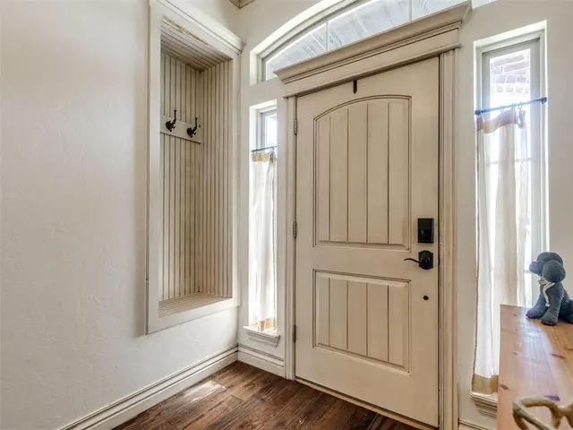 Photo 3 — 11301 Millbrook Lane, Oklahoma City, OK 73162