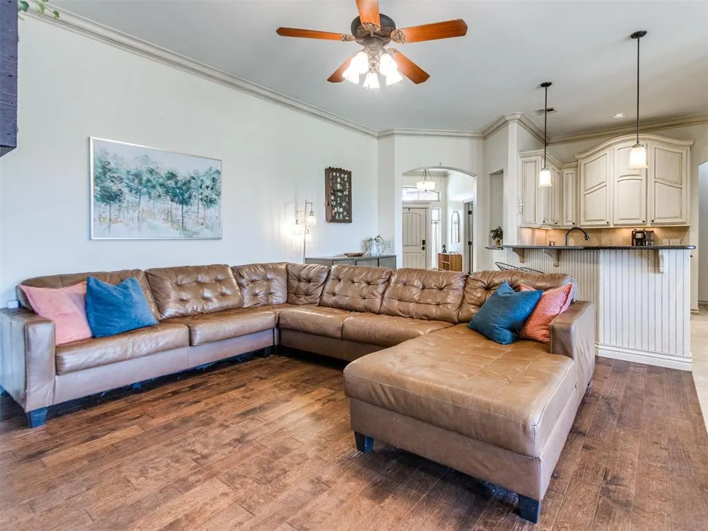Photo 8 — 11301 Millbrook Lane, Oklahoma City, OK 73162