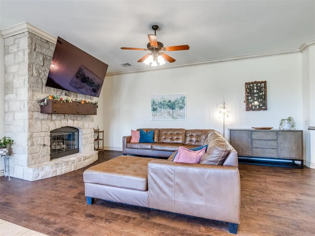 Photo 9 — 11301 Millbrook Lane, Oklahoma City, OK 73162