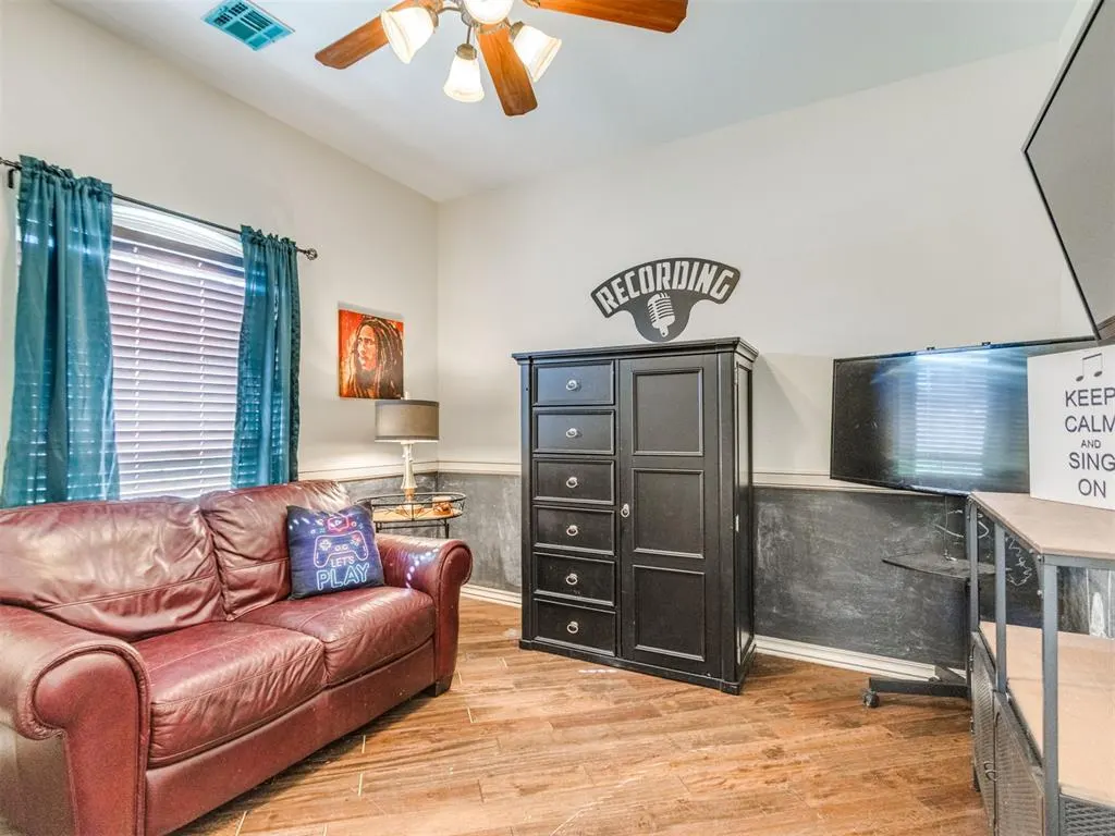 Photo 14 — 11301 Millbrook Lane, Oklahoma City, OK 73162