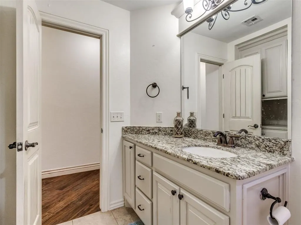 Photo 16 — 11301 Millbrook Lane, Oklahoma City, OK 73162