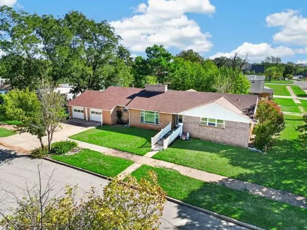 Photo 4 — 601 N Temple Street, Cordell, OK 73632