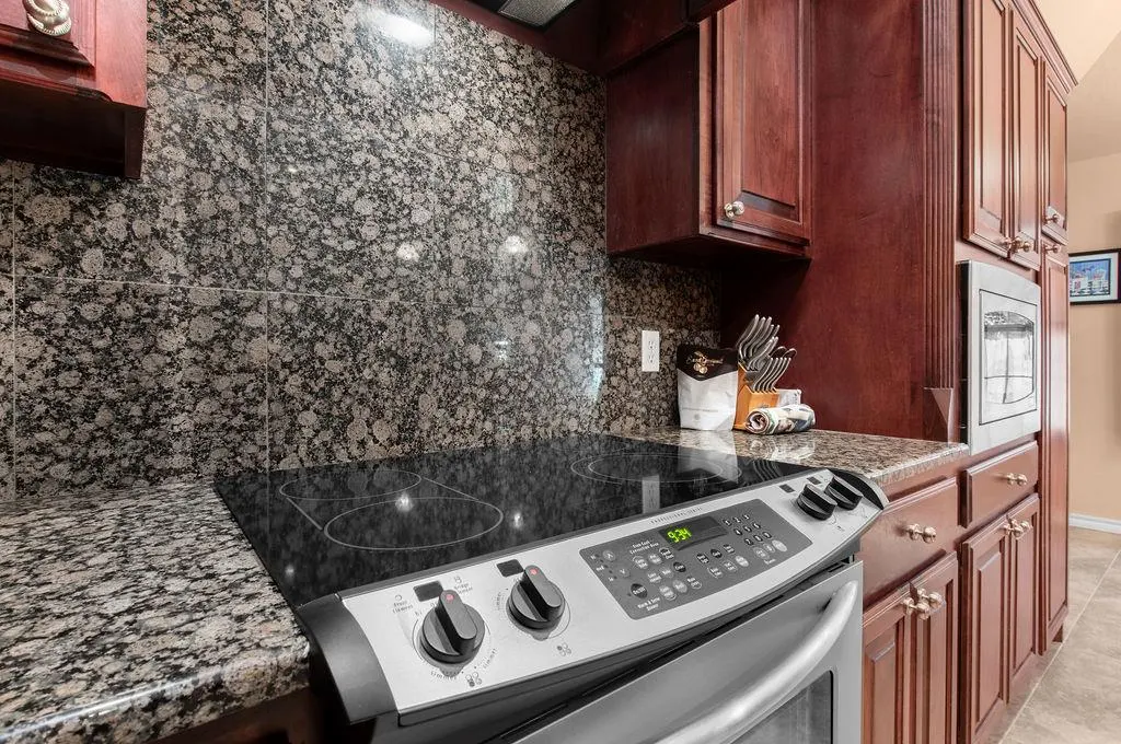 Photo 11 — 1242 Augusta Court, Shawnee, OK 74801