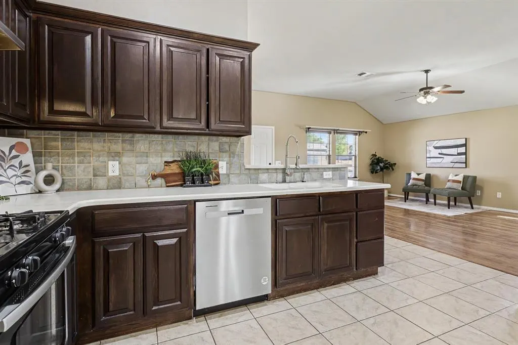 Photo 8 — 2709 Fawn Lily Road, Oklahoma City, OK 73128
