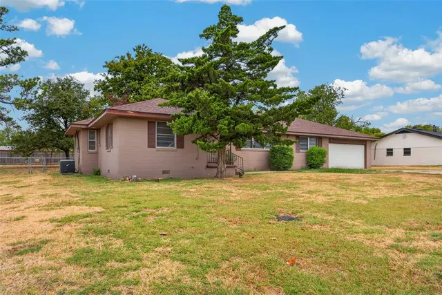 Photo 3 — 14 NW 35th Street, Lawton, OK 73505