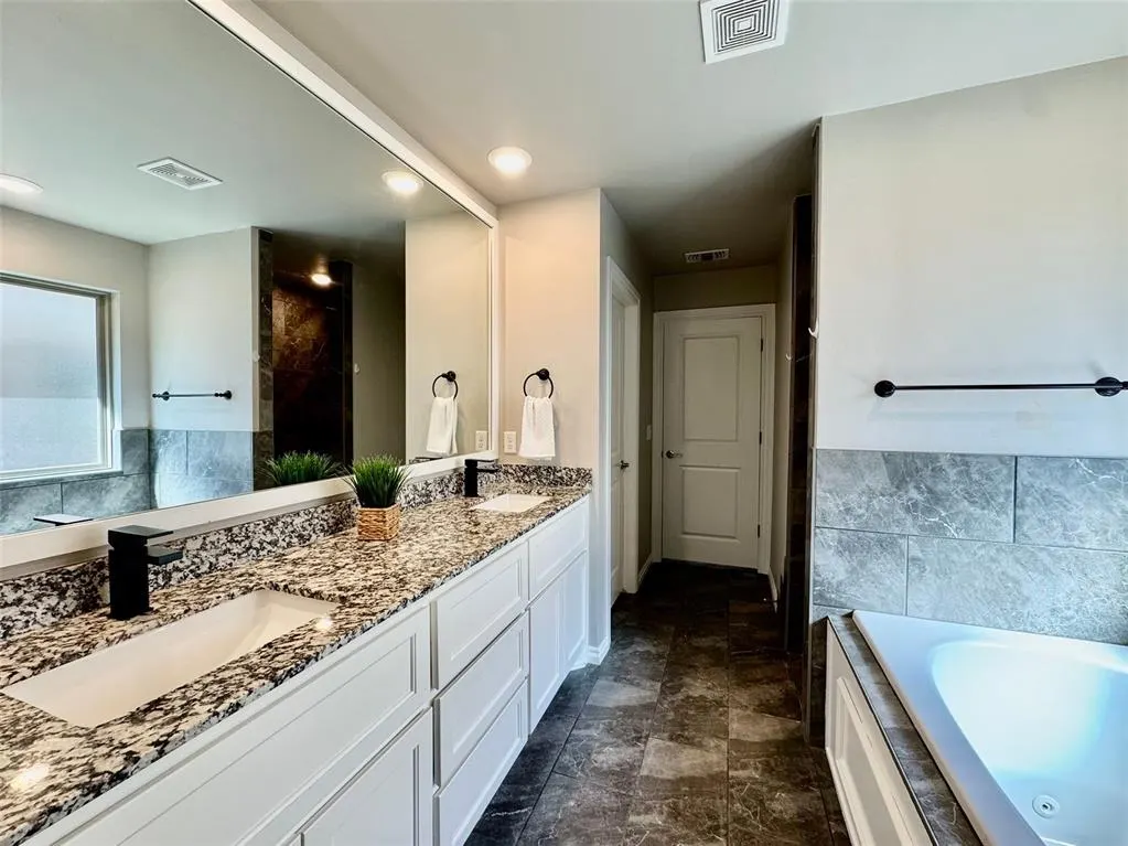 Photo 28 — 9129 NW 124th Street, Yukon, OK 73099