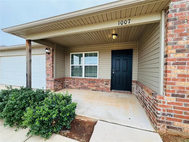Photo 2 — 1007 N Donald Way, Mustang, OK 73064