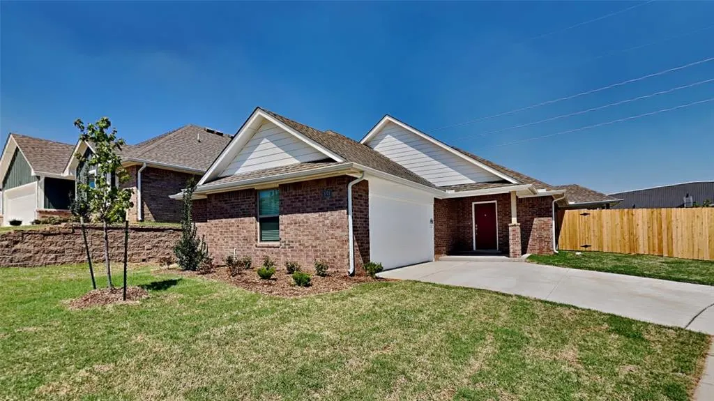 Photo 2 — 3701 Lynne Avenue, Edmond, OK 73012