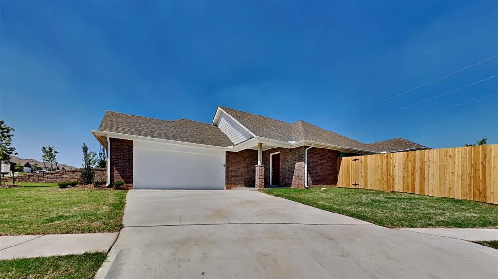 Photo 3 — 3701 Lynne Avenue, Edmond, OK 73012