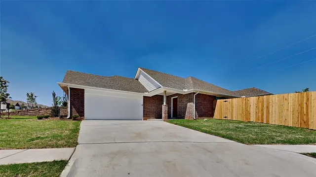 Photo 3 — 3701 Lynne Avenue, Edmond, OK 73012