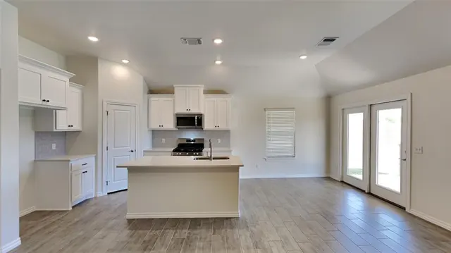 Photo 7 — 3701 Lynne Avenue, Edmond, OK 73012