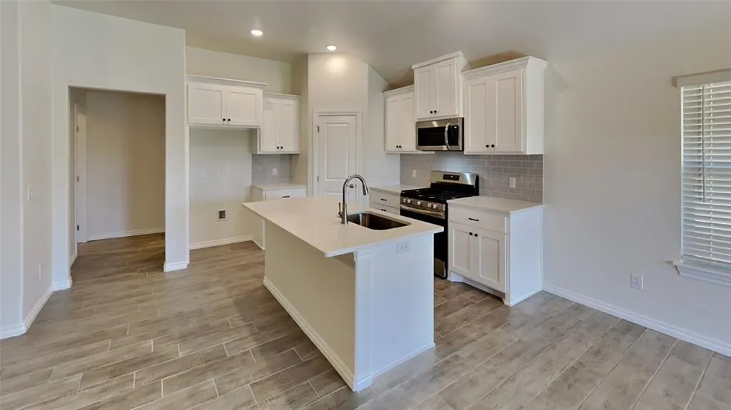 Photo 8 — 3701 Lynne Avenue, Edmond, OK 73012