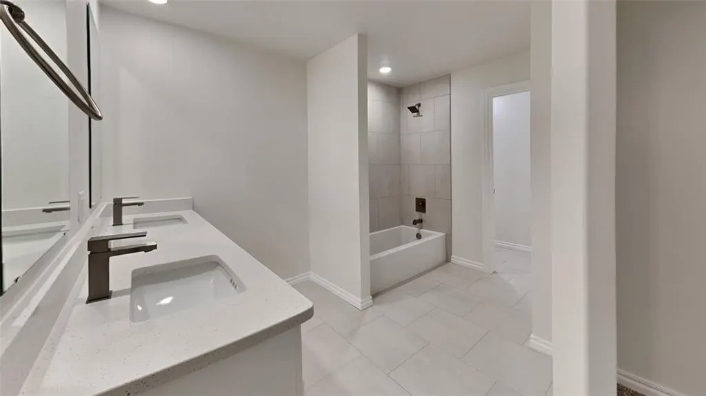 Photo 11 — 3701 Lynne Avenue, Edmond, OK 73012
