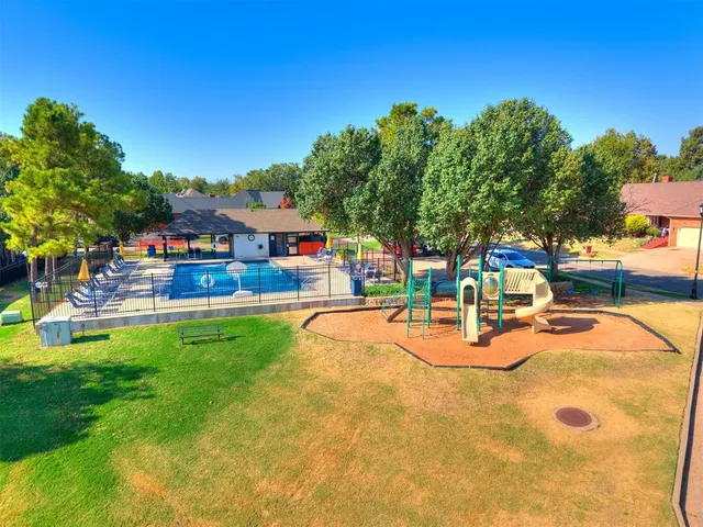 Photo 4 — 14817 Brasswood Boulevard, Edmond, OK 73013