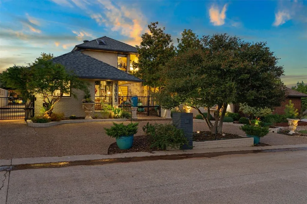 Photo 2 — 3605 Meadow Lark Lane, Oklahoma City, OK 73120