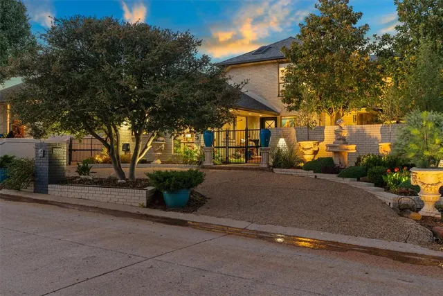 Photo 3 — 3605 Meadow Lark Lane, Oklahoma City, OK 73120