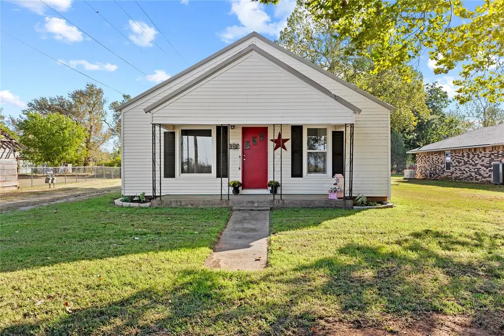 Front exterior — 212 N 7th Street, Fort Cobb, OK 73038