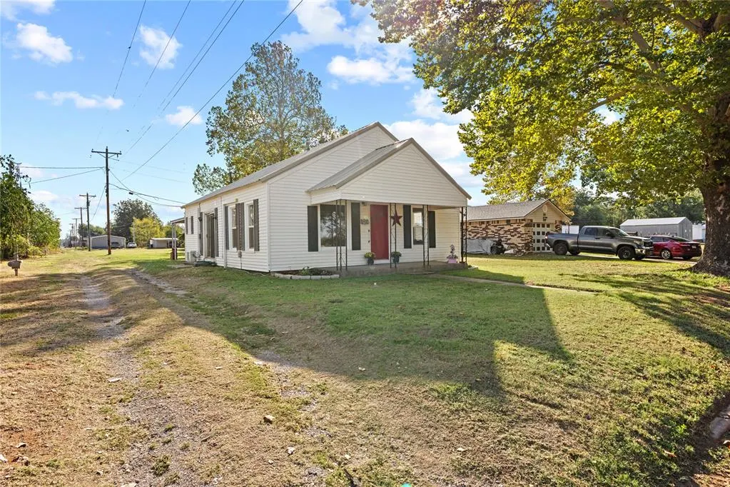 Photo 2 — 212 N 7th Street, Fort Cobb, OK 73038