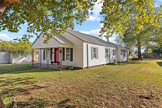 Photo 3 — 212 N 7th Street, Fort Cobb, OK 73038