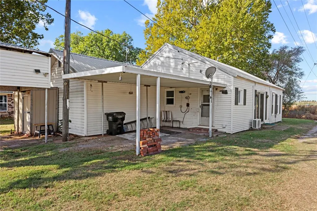 Photo 9 — 212 N 7th Street, Fort Cobb, OK 73038