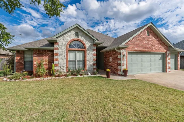 Photo 2 — 4613 Gracelann, Shawnee, OK 74804