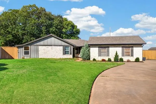 Photo 2 — 1009 Bowman Avenue, Elk City, OK 73644