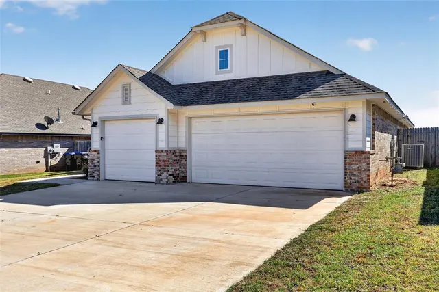 Photo 2 — 1200 Magnolia Drive, Noble, OK 73068