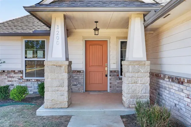 Photo 4 — 1200 Magnolia Drive, Noble, OK 73068