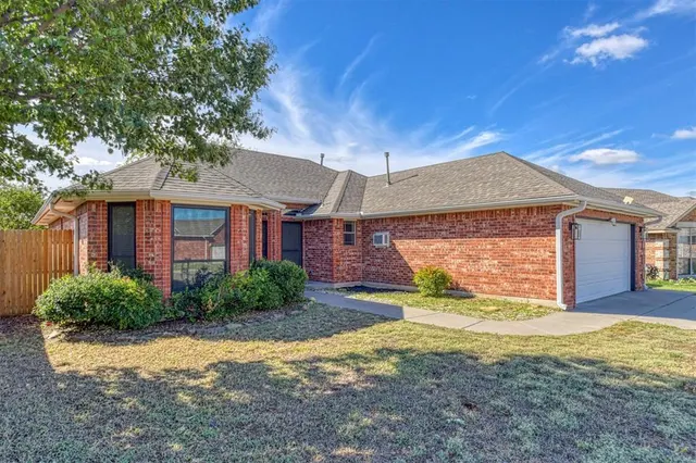 Photo 2 — 640 SW 161st Street, Oklahoma City, OK 73170