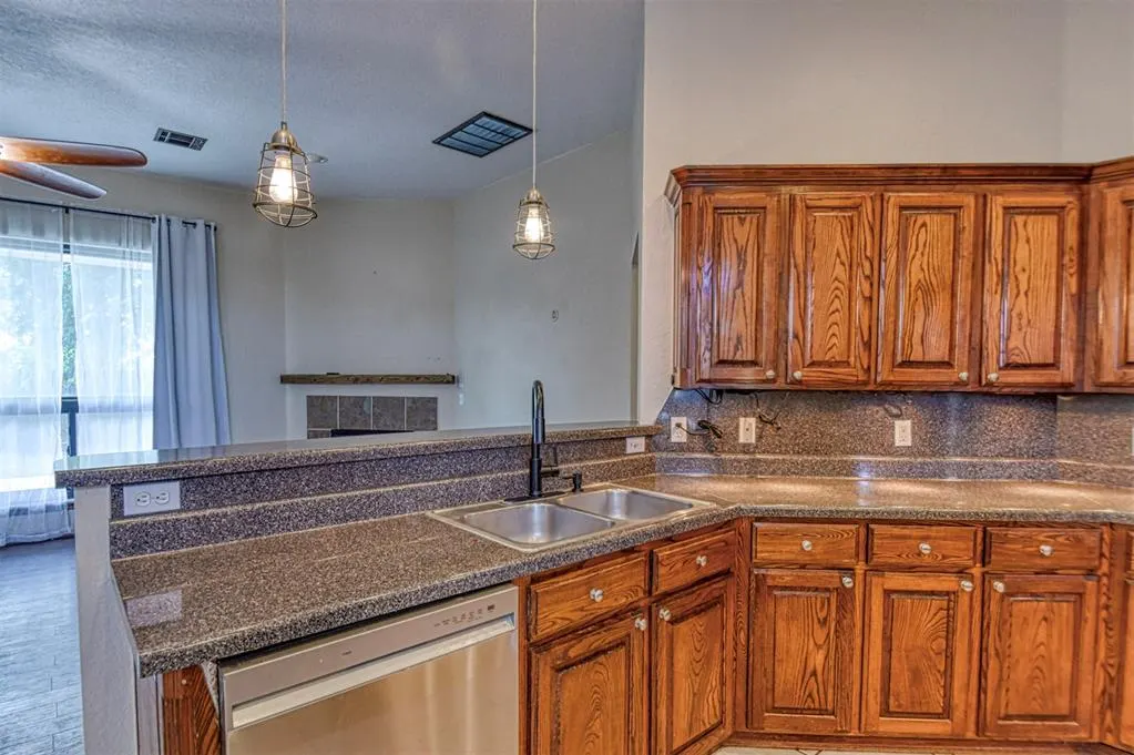 Photo 10 — 640 SW 161st Street, Oklahoma City, OK 73170