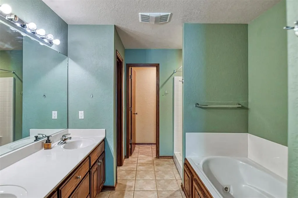 Photo 21 — 640 SW 161st Street, Oklahoma City, OK 73170