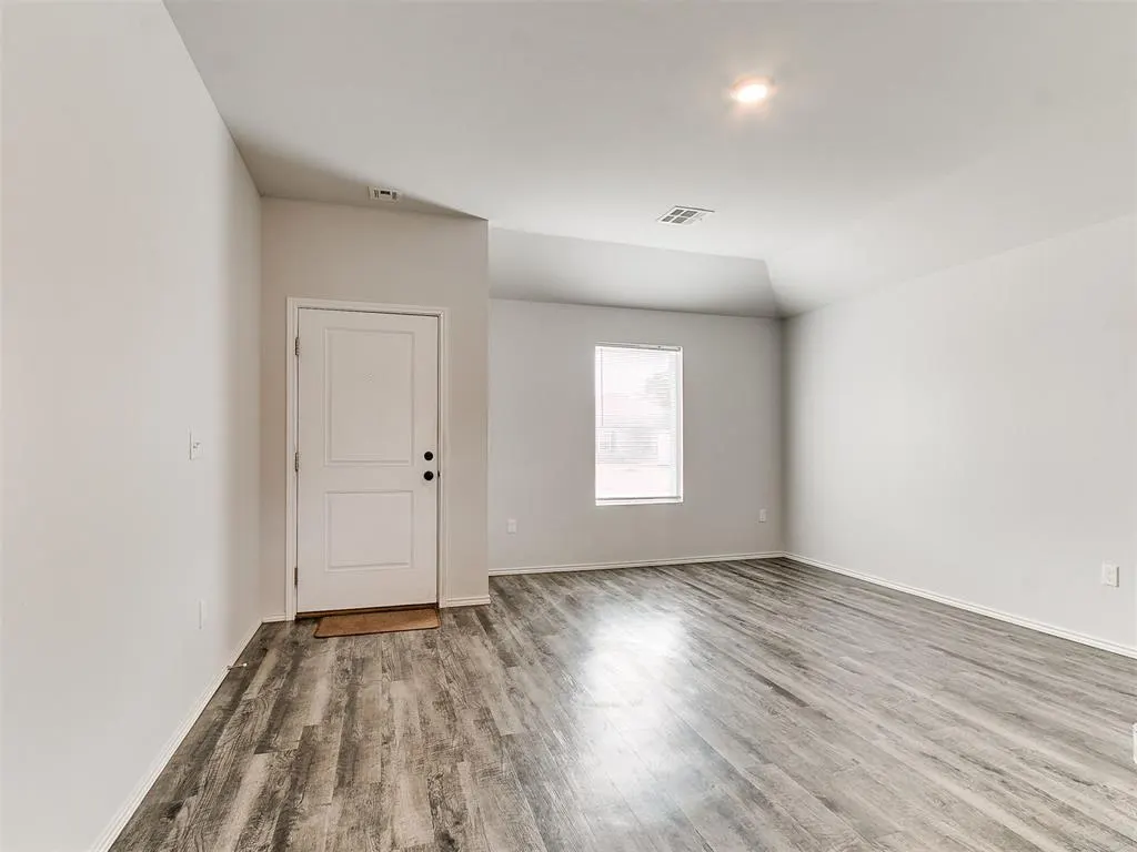 Photo 2 — 621 NW 119th Street, Oklahoma City, OK 73114