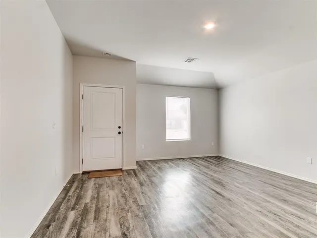 Photo 2 — 621 NW 119th Street, Oklahoma City, OK 73114