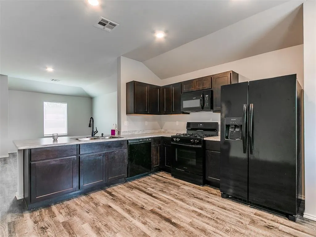 Photo 4 — 621 NW 119th Street, Oklahoma City, OK 73114