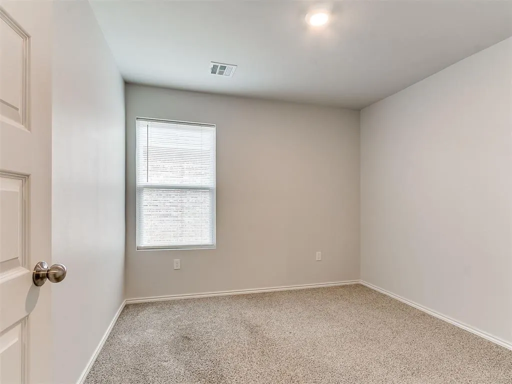 Photo 7 — 621 NW 119th Street, Oklahoma City, OK 73114