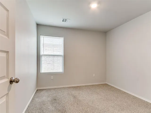 Photo 7 — 621 NW 119th Street, Oklahoma City, OK 73114