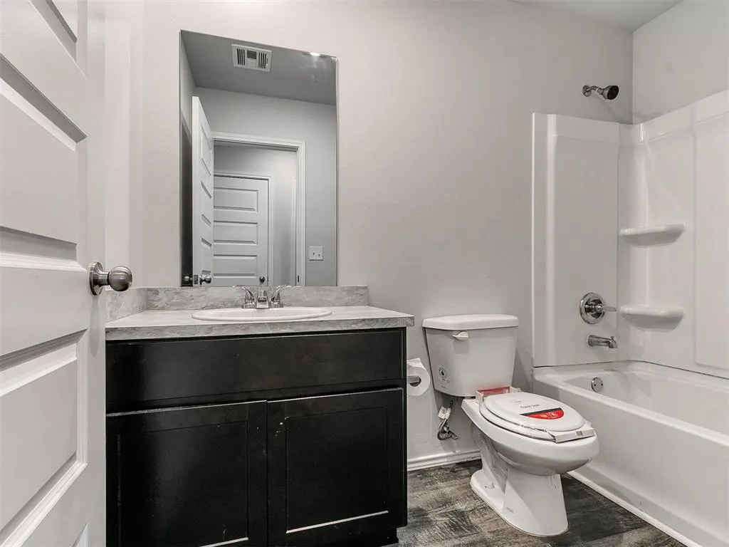 Photo 8 — 621 NW 119th Street, Oklahoma City, OK 73114