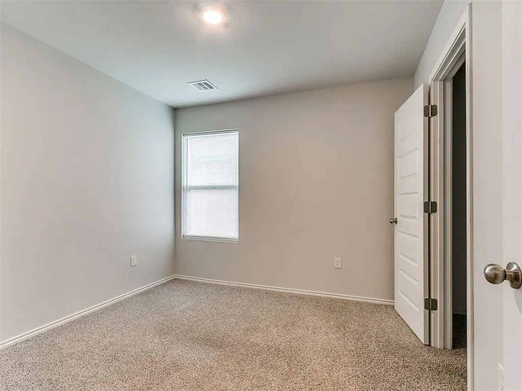 Photo 9 — 621 NW 119th Street, Oklahoma City, OK 73114