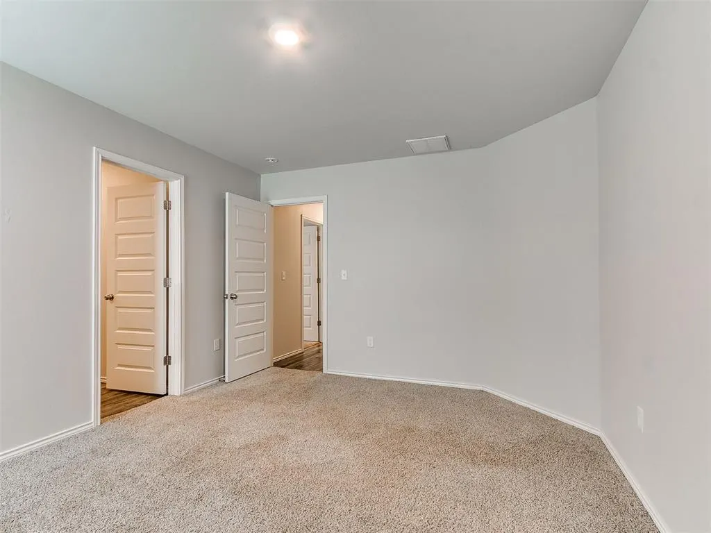 Photo 10 — 621 NW 119th Street, Oklahoma City, OK 73114