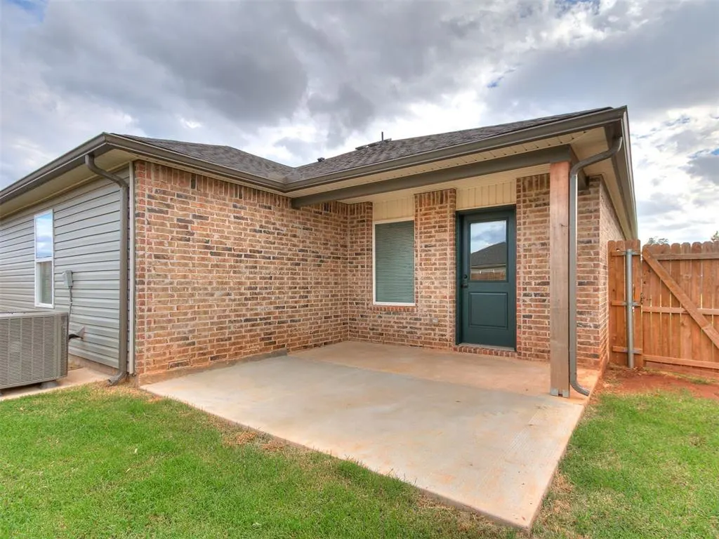 Photo 13 — 621 NW 119th Street, Oklahoma City, OK 73114