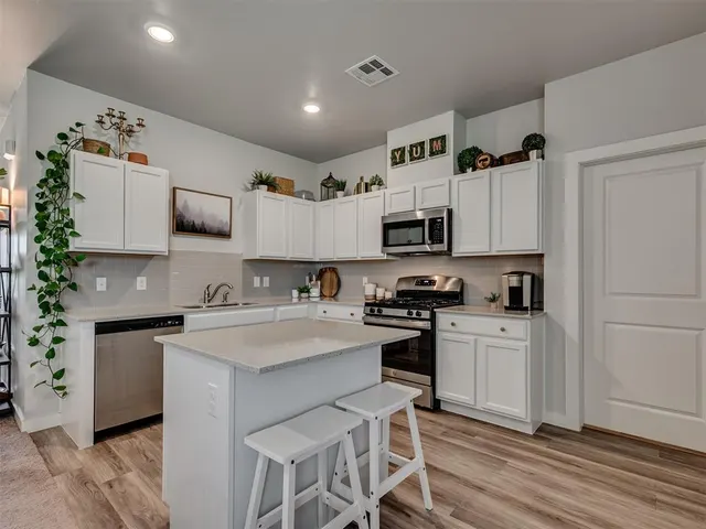 Photo 4 — 13056 Mannington Road, Edmond, OK 73025