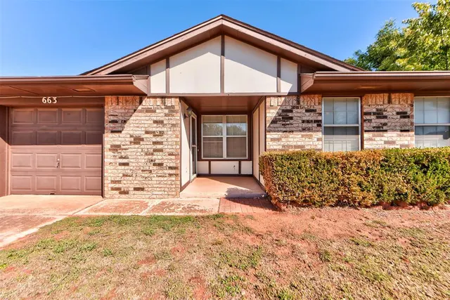 Photo 2 — 663 W Perry Drive, Mustang, OK 73064