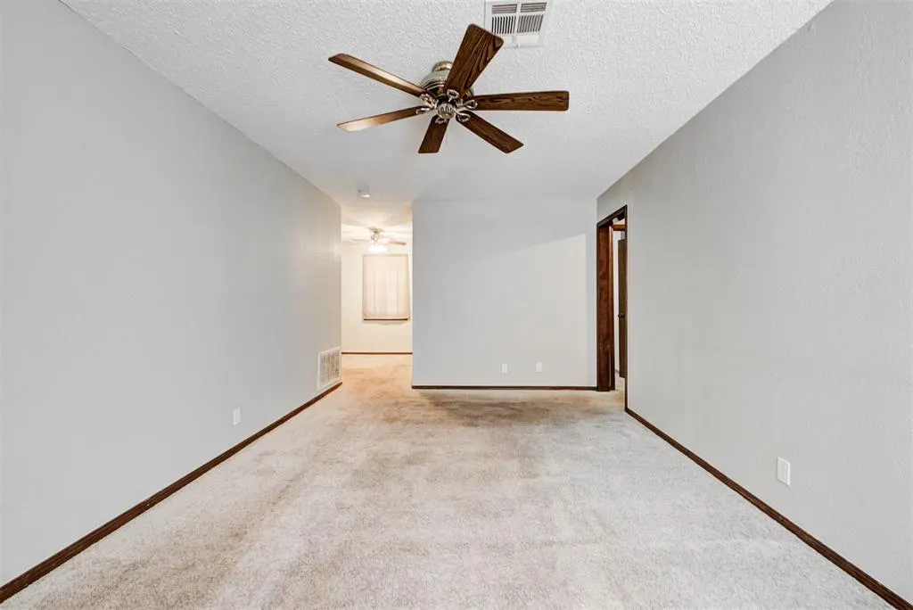 Photo 4 — 663 W Perry Drive, Mustang, OK 73064