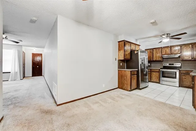 Photo 7 — 663 W Perry Drive, Mustang, OK 73064