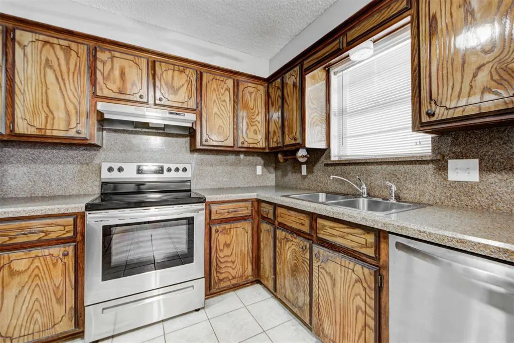 Photo 9 — 663 W Perry Drive, Mustang, OK 73064