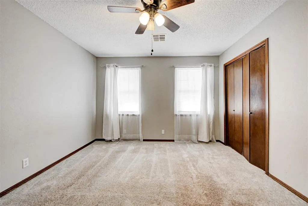 Photo 11 — 663 W Perry Drive, Mustang, OK 73064