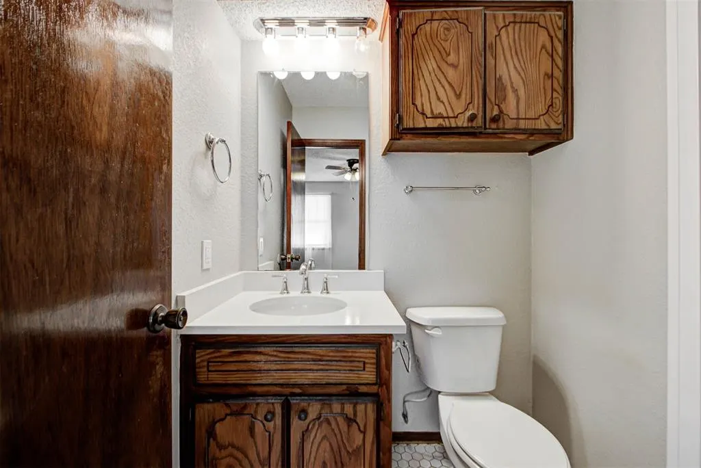 Photo 12 — 663 W Perry Drive, Mustang, OK 73064