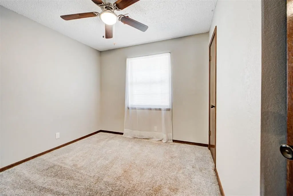 Photo 18 — 663 W Perry Drive, Mustang, OK 73064