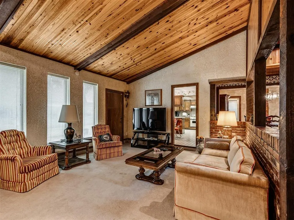 Photo 5 — 10412 Hallmark Circle, Oklahoma City, OK 73139