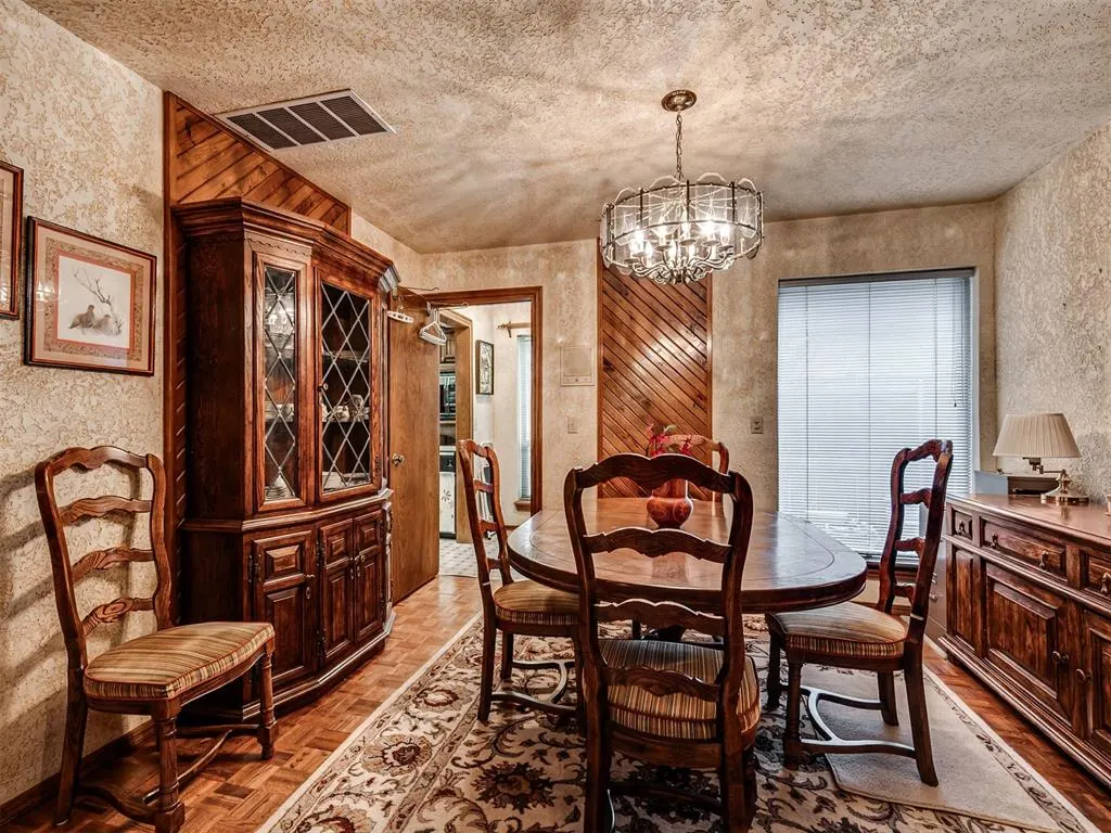 Photo 12 — 10412 Hallmark Circle, Oklahoma City, OK 73139